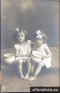 Postal Antigo - Meninas