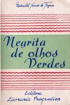 Negrita de olhos verdes