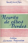 Negrita de olhos verdes